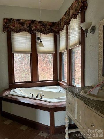 373 Shumont Road, Black Mountain, NC 28711