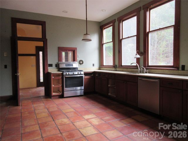 373 Shumont Road, Black Mountain, NC 28711