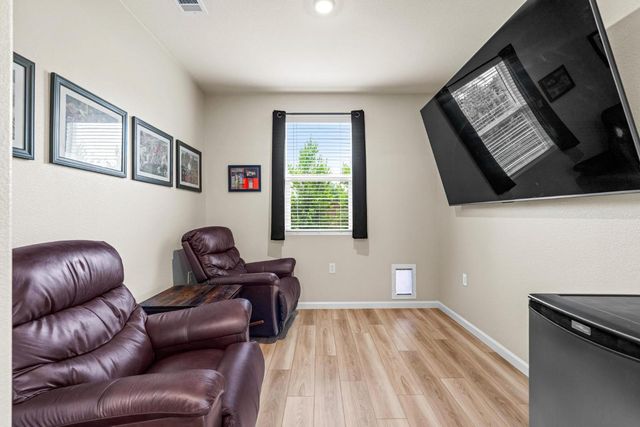 1696 Firebrite Ct, Hughson, CA 95326