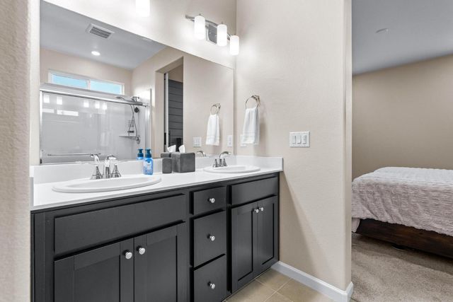 1696 Firebrite Ct, Hughson, CA 95326