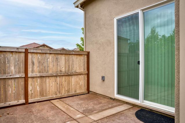 1696 Firebrite Ct, Hughson, CA 95326