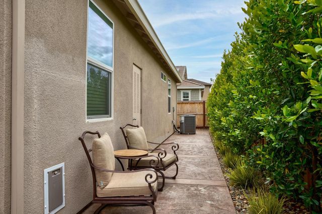 1696 Firebrite Ct, Hughson, CA 95326