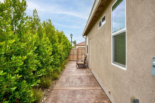 1696 Firebrite Ct, Hughson, CA 95326