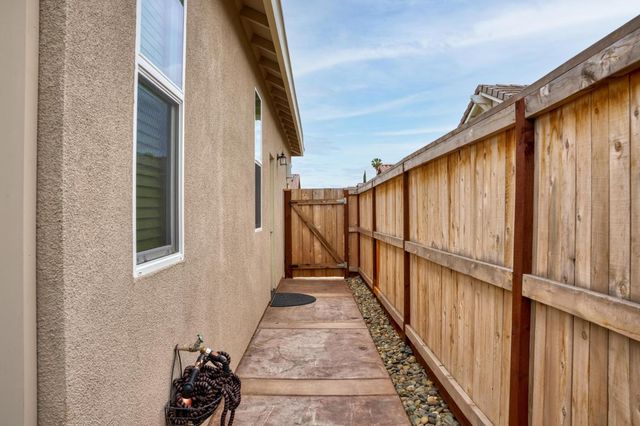 1696 Firebrite Ct, Hughson, CA 95326