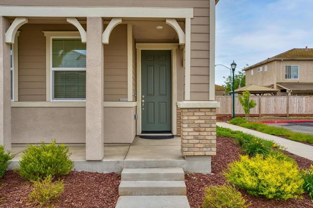 1696 Firebrite Ct, Hughson, CA 95326