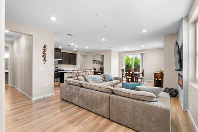 1696 Firebrite Ct, Hughson, CA 95326