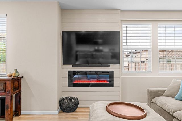 1696 Firebrite Ct, Hughson, CA 95326