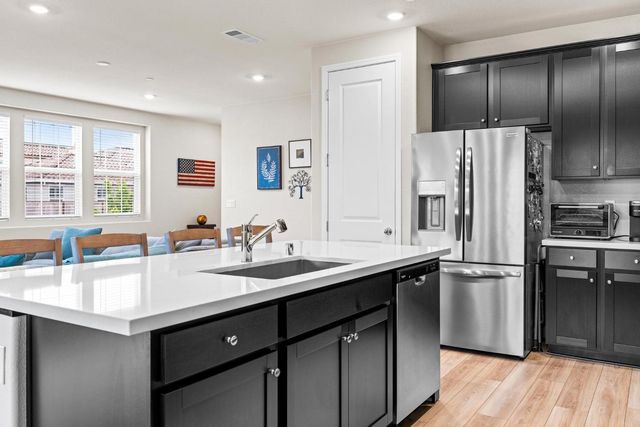 1696 Firebrite Ct, Hughson, CA 95326
