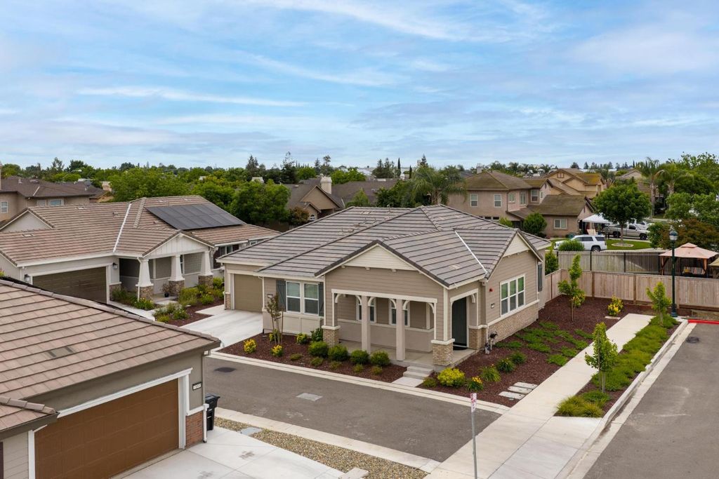1696 Firebrite Ct, Hughson, CA 95326