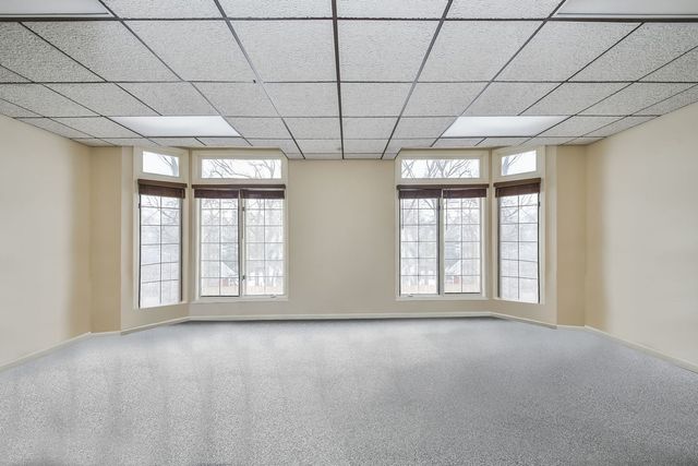 610 W Roosevelt Road D2, Wheaton, IL 60187