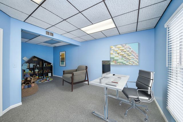 610 W Roosevelt Road D2, Wheaton, IL 60187