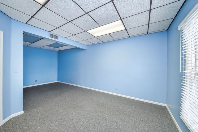 610 W Roosevelt Road D2, Wheaton, IL 60187