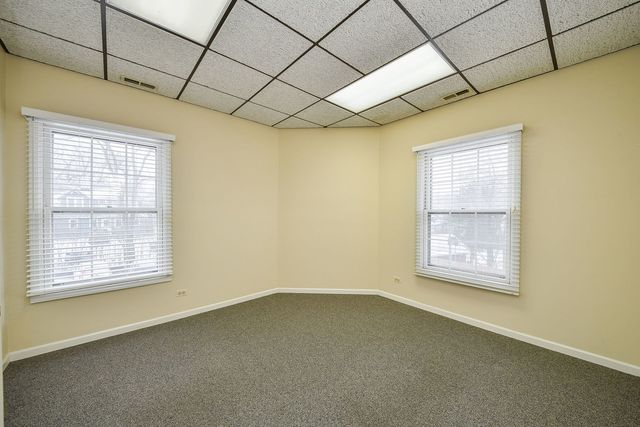 610 W Roosevelt Road D2, Wheaton, IL 60187