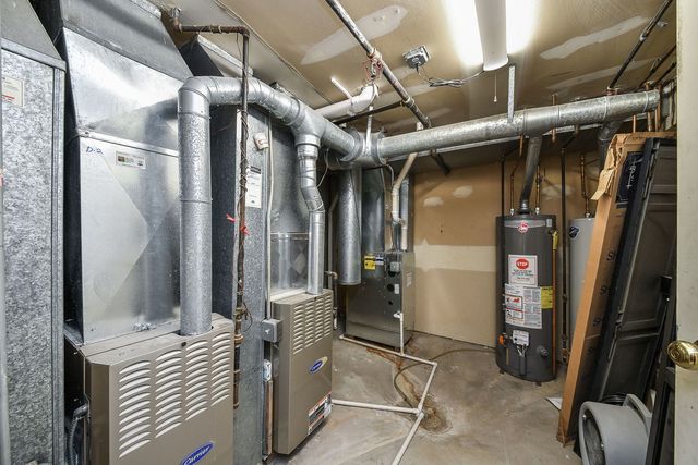 610 W Roosevelt Road D2, Wheaton, IL 60187