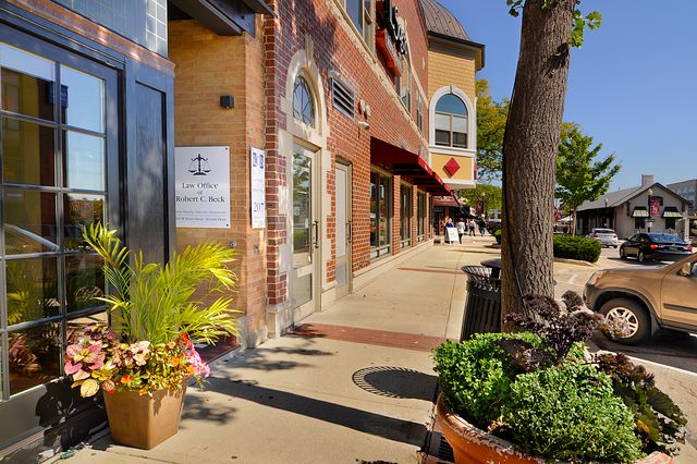 610 W Roosevelt Road D2, Wheaton, IL 60187