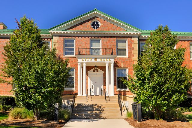 610 W Roosevelt Road D2, Wheaton, IL 60187