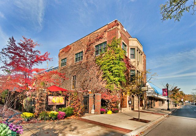 610 W Roosevelt Road D2, Wheaton, IL 60187