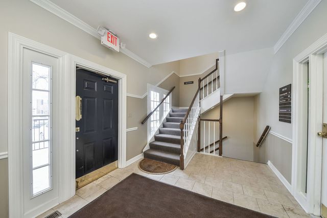 610 W Roosevelt Road D2, Wheaton, IL 60187