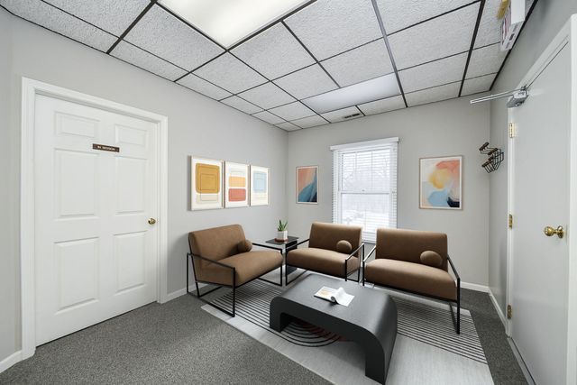 610 W Roosevelt Road D2, Wheaton, IL 60187