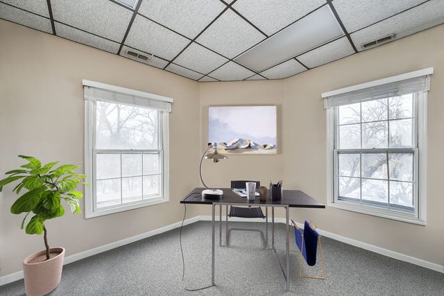 610 W Roosevelt Road D2, Wheaton, IL 60187