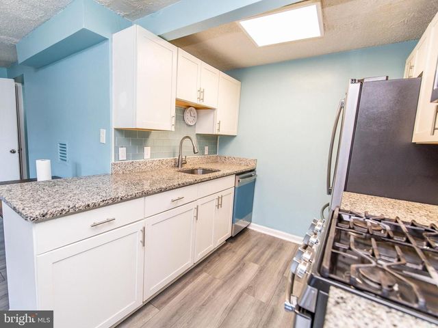 1852 VILLAGE GREEN DR #E-122, Landover, MD 20785