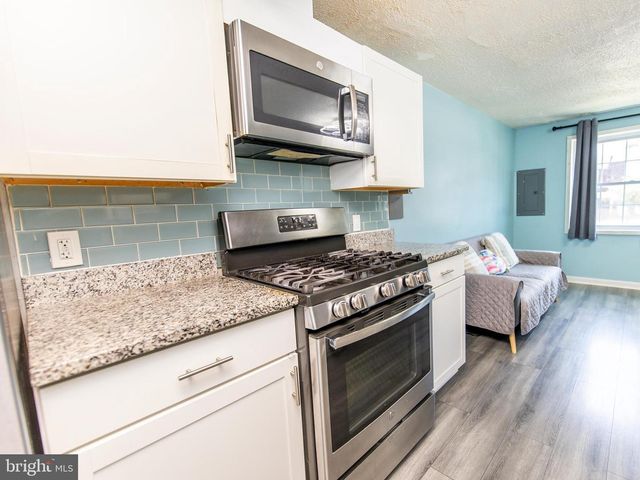 1852 VILLAGE GREEN DR #E-122, Landover, MD 20785