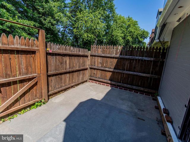 1852 VILLAGE GREEN DR #E-122, Landover, MD 20785