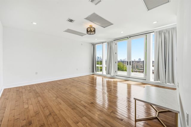 107 MOUNTAIN RD, Jc, Heights, NJ 07307