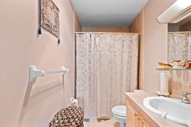 1520 Mckinley Street 215e, Hollywood, FL 33020