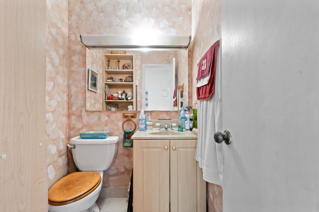 1520 Mckinley Street 215e, Hollywood, FL 33020