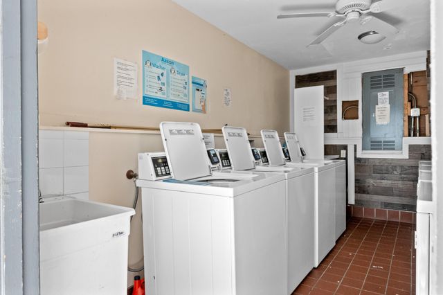 1520 Mckinley Street 215e, Hollywood, FL 33020