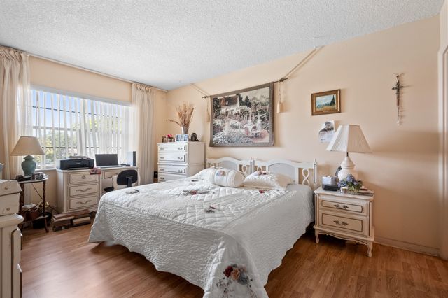 1520 Mckinley Street 215e, Hollywood, FL 33020