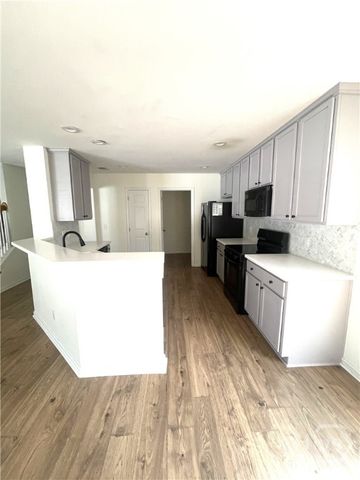 6 Timber Crest Court, Savannah, GA 31407