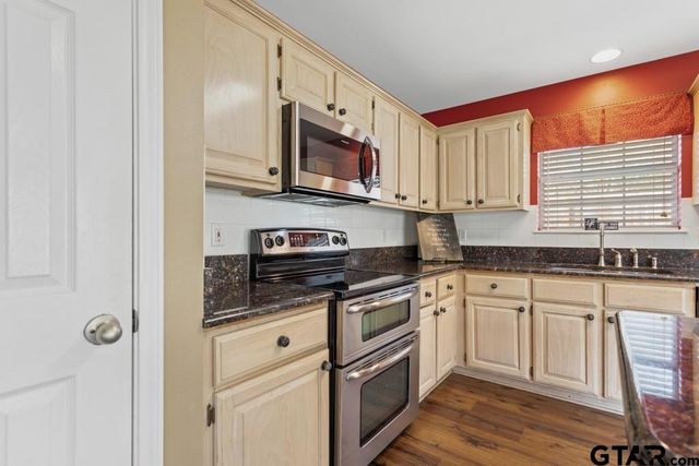 1721 Sapphire Cay, Whitehouse, TX 75791