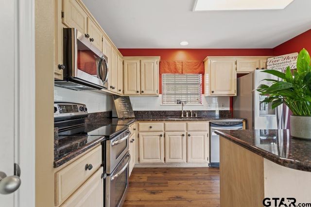 1721 Sapphire Cay, Whitehouse, TX 75791