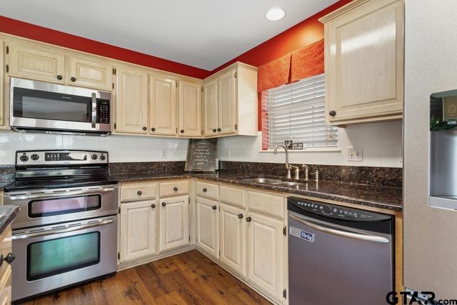 1721 Sapphire Cay, Whitehouse, TX 75791