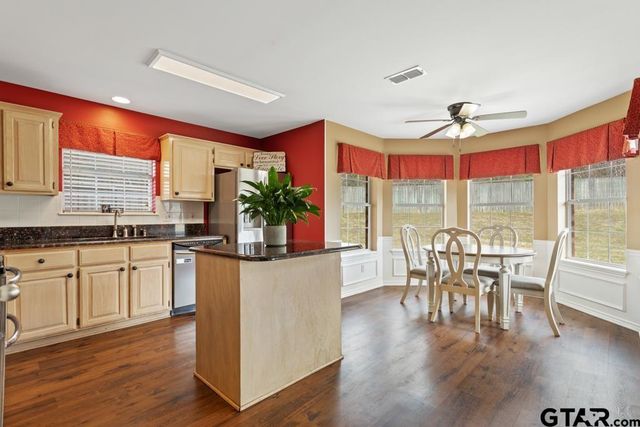 1721 Sapphire Cay, Whitehouse, TX 75791