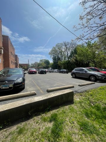 6827 N OAKLEY Avenue 3C, Chicago, IL 60645