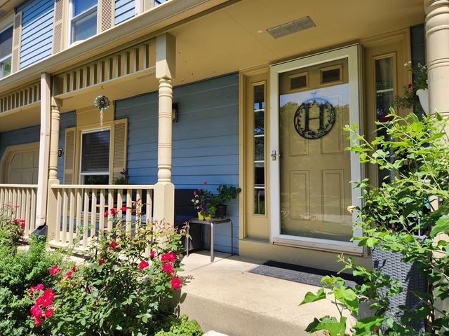 1349 Queensgreen Circle, Naperville, IL 60563