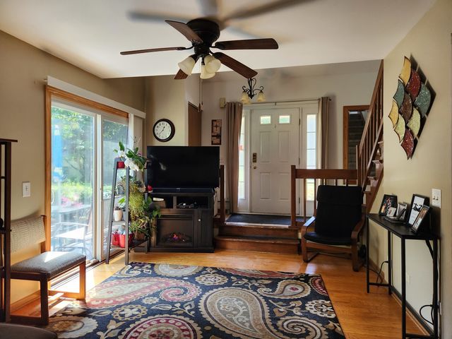 1349 Queensgreen Circle, Naperville, IL 60563