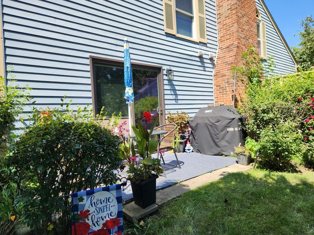 1349 Queensgreen Circle, Naperville, IL 60563