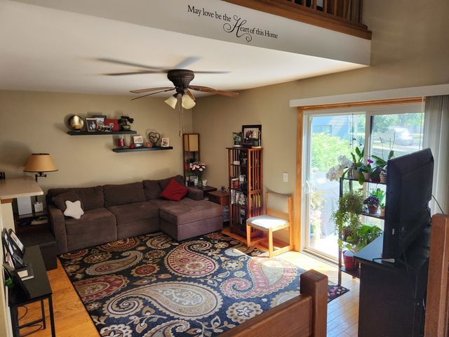 1349 Queensgreen Circle, Naperville, IL 60563