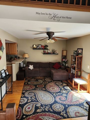 1349 Queensgreen Circle, Naperville, IL 60563