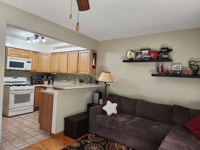 1349 Queensgreen Circle, Naperville, IL 60563