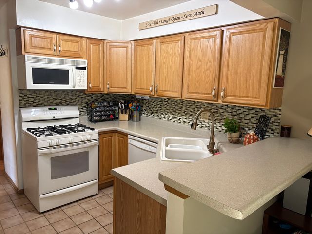 1349 Queensgreen Circle, Naperville, IL 60563