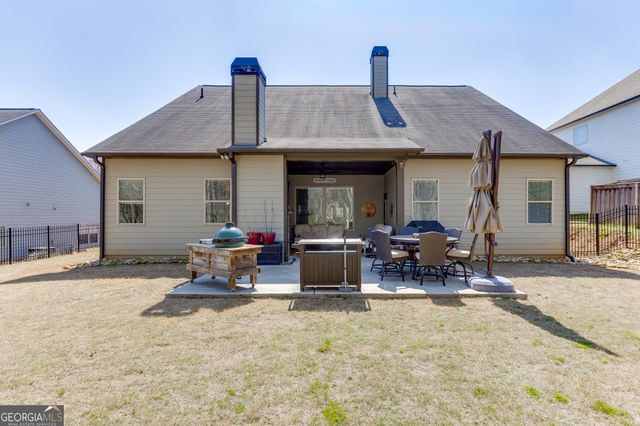 331 Hemlock Court, Hoschton, GA 30548