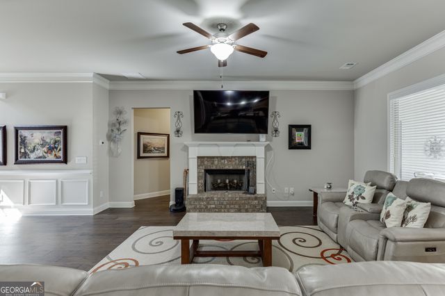 331 Hemlock Court, Hoschton, GA 30548