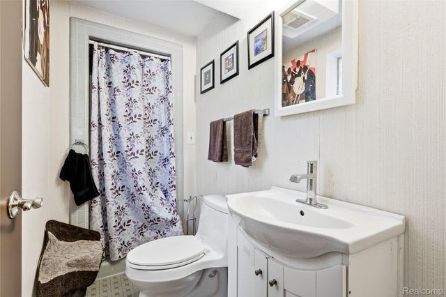 35163 Dumbarton Street, Harrison Charter Township, MI 48045