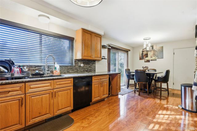 35163 Dumbarton Street, Harrison Charter Township, MI 48045