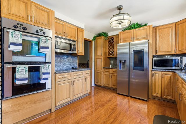 35163 Dumbarton Street, Harrison Charter Township, MI 48045